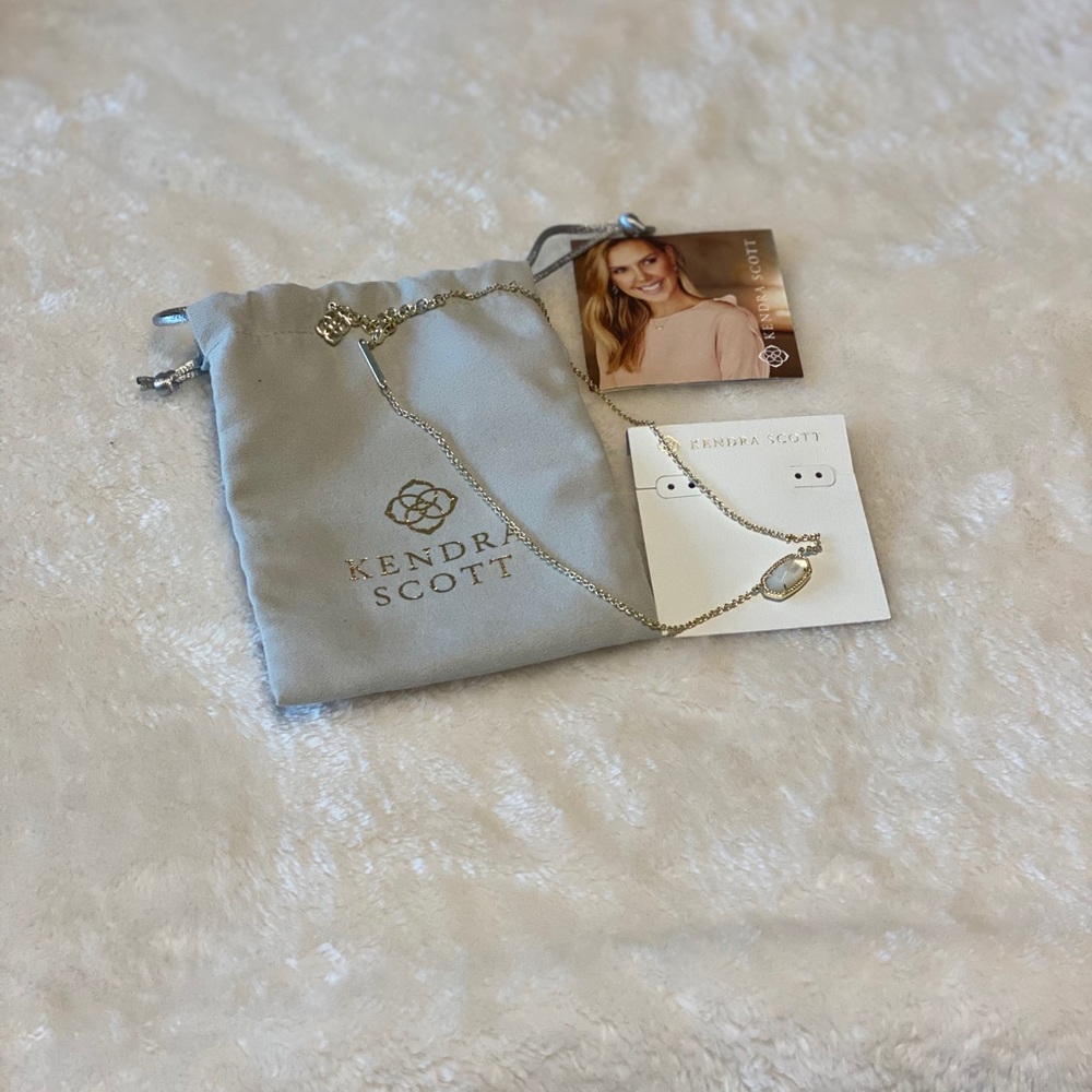 Kendra Scott necklace